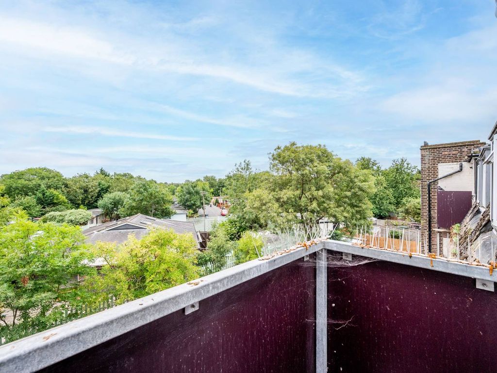 3 bed flat for sale in Battersby Road, Catford, London SE6, £340,000