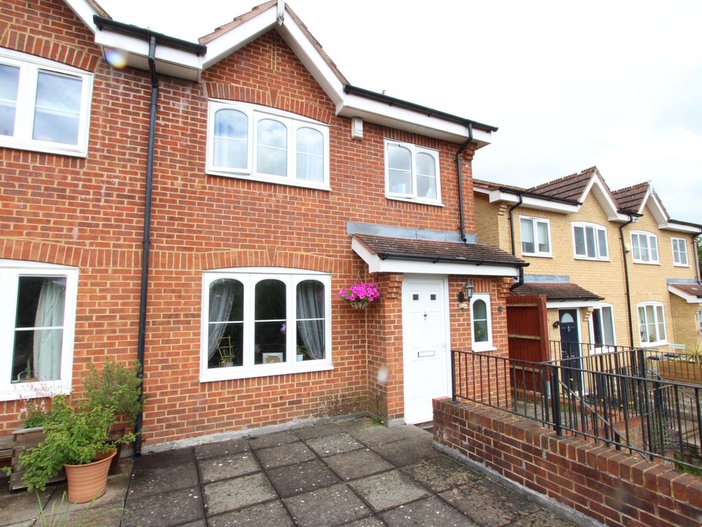 3 bed semi-detached house for sale in Morlais, Emmer Green, Reading RG4, £475,000