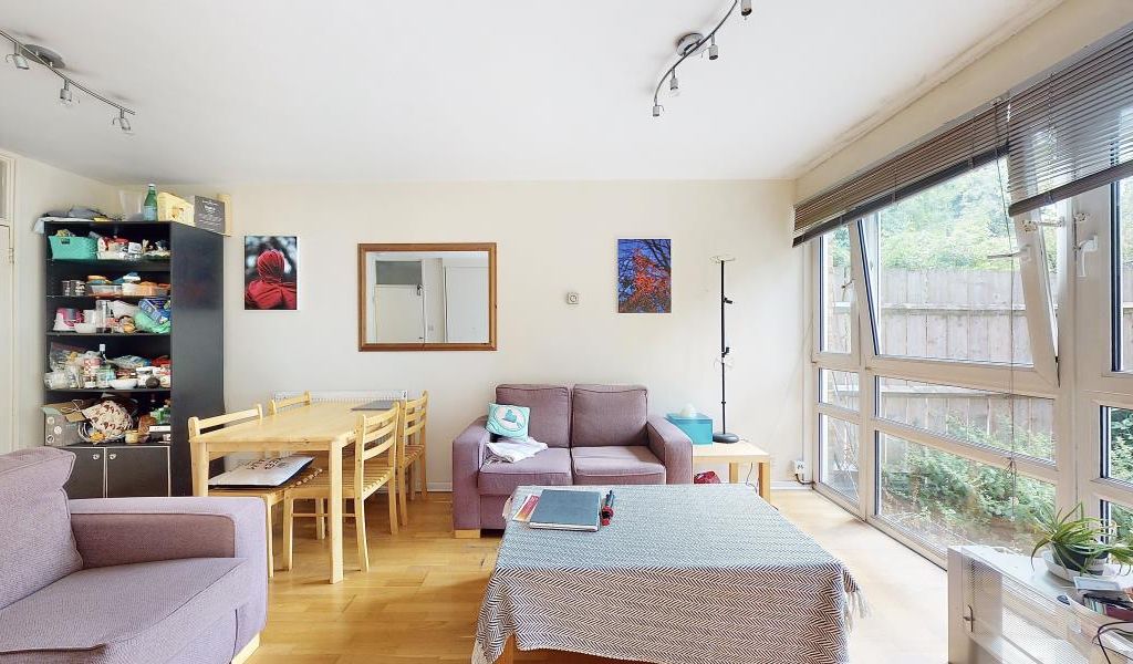 4 bed flat for sale in Lampeter Square, London W6, £510,000