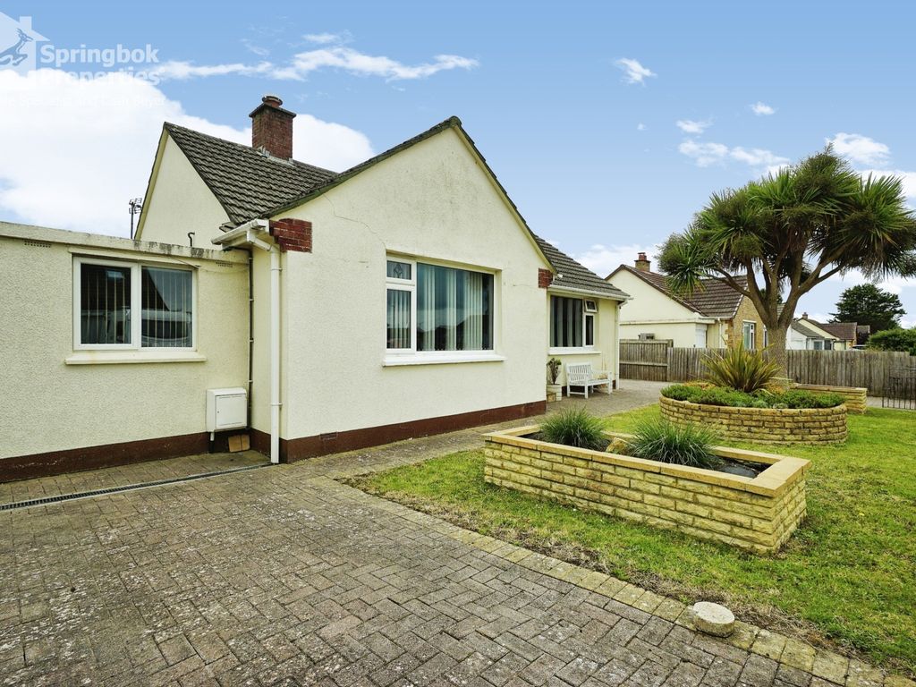 2 bed bungalow for sale in Cavie Road, Braunton, Devon EX33, £385,000
