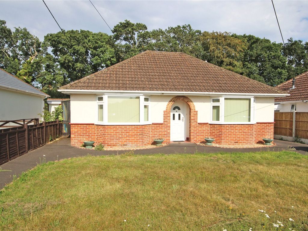 3 bed bungalow for sale in Oakwood Avenue, New Milton, Hampshire BH25, £425,000