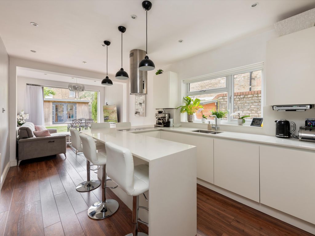 2 bed flat for sale in Streatley Road, London NW6, £750,000