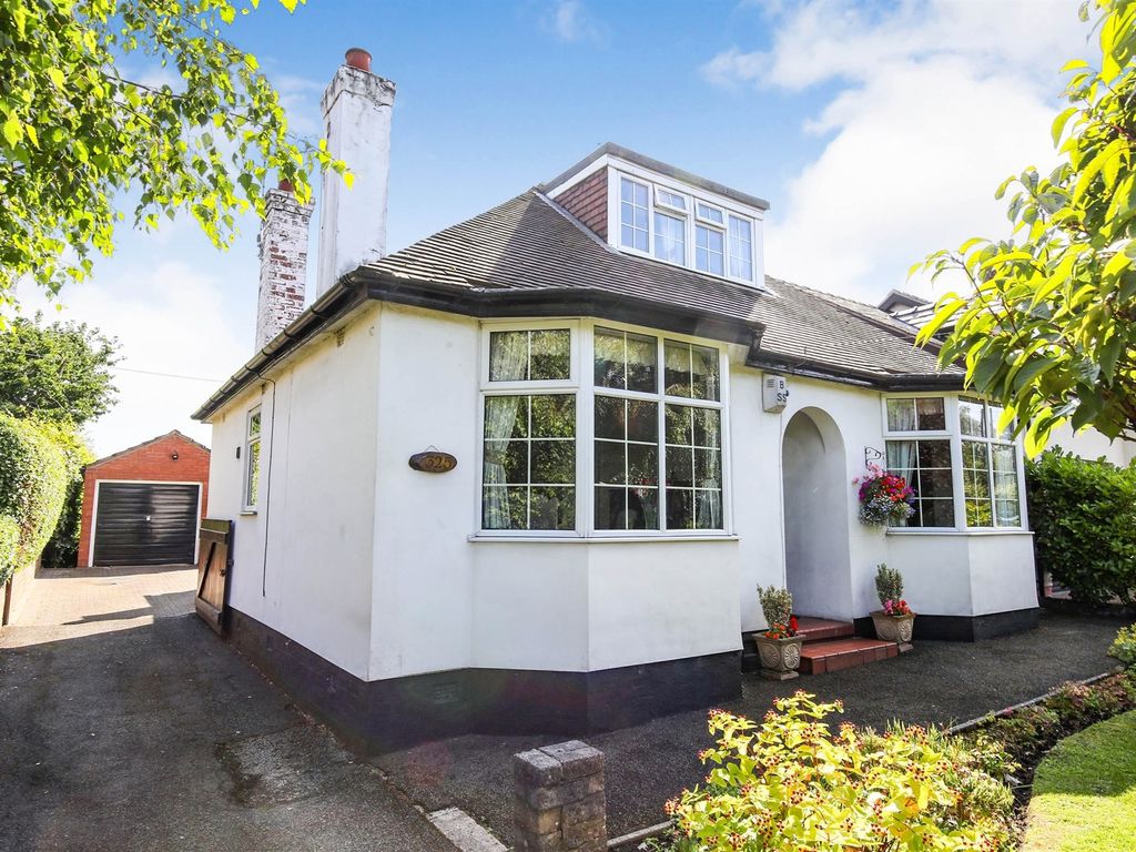 3 bed detached bungalow for sale in Runcorn Road, Little Leigh, Northwich CW8, £350,000
