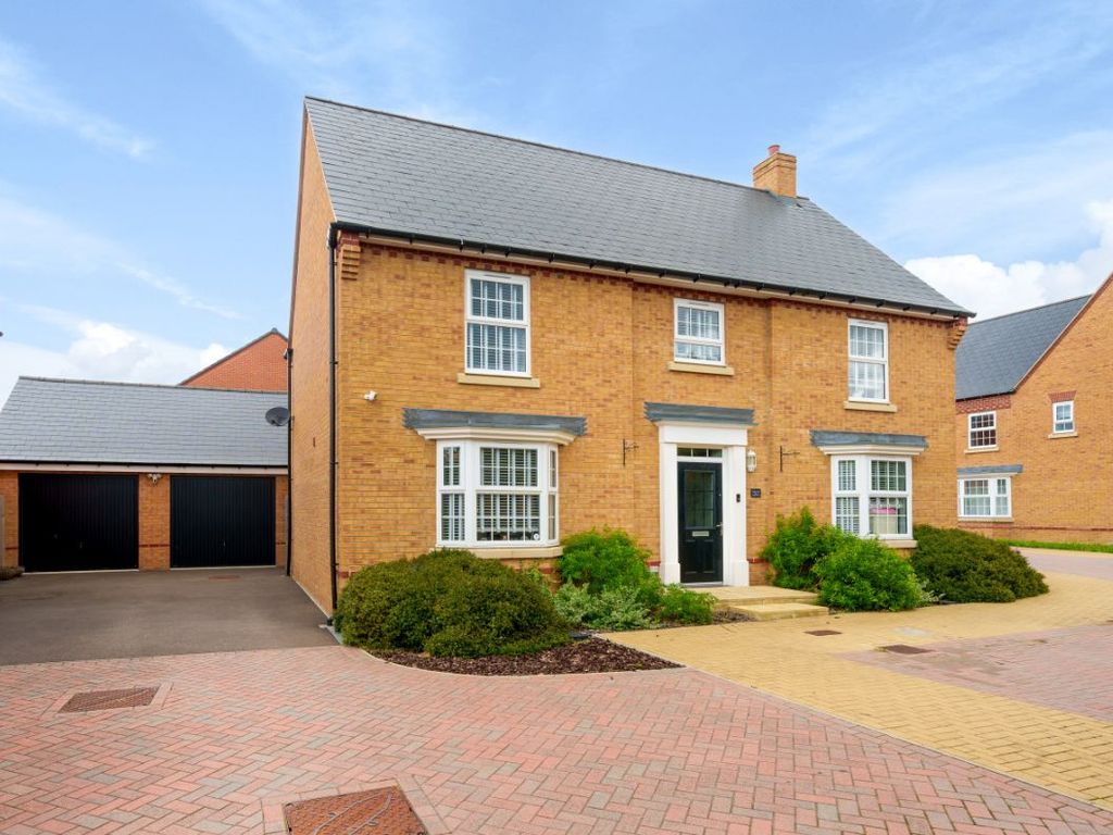 5 bed detached house for sale in Busby Mead, Marston Moretaine, Bedford MK43, £700,000