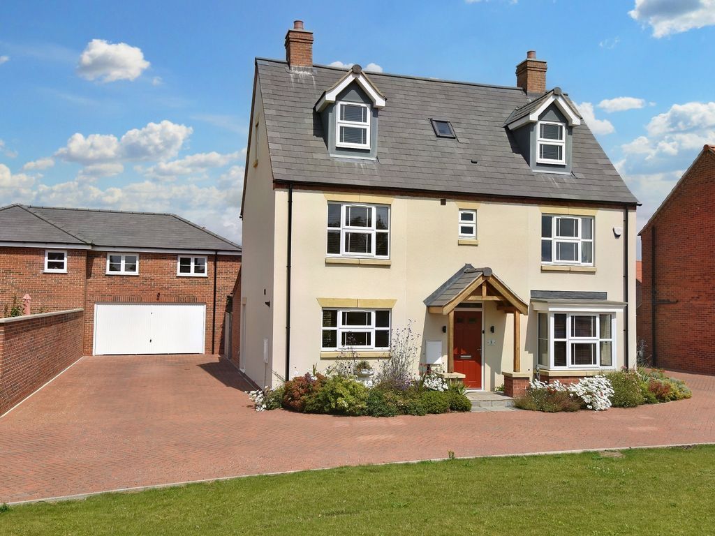 5 bed detached house for sale in Lavender Way, Louth LN11, £470,000