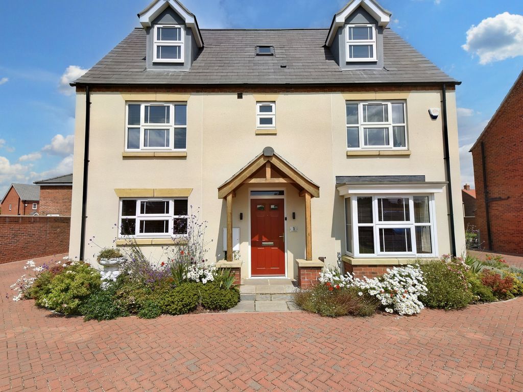 5 bed detached house for sale in Lavender Way, Louth LN11, £470,000
