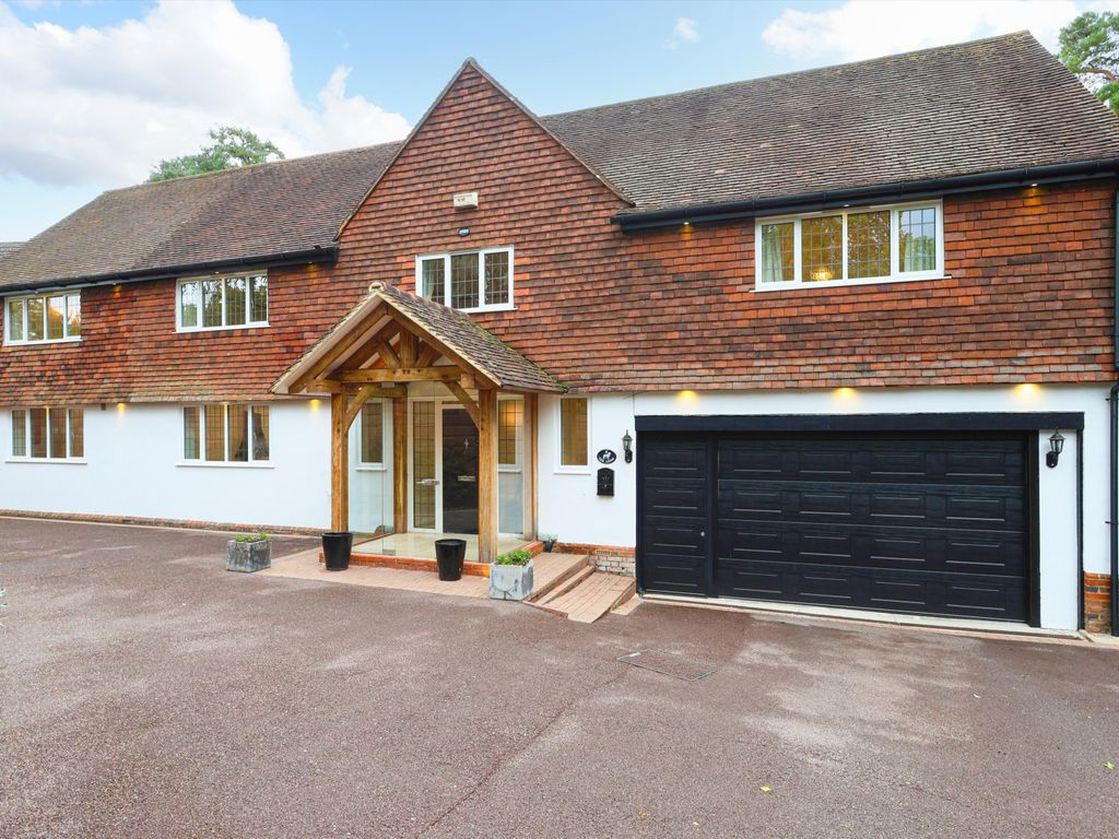 5 bed detached house to rent in Brackenhill, Cobham, Surrey KT11, £6,750 pcm