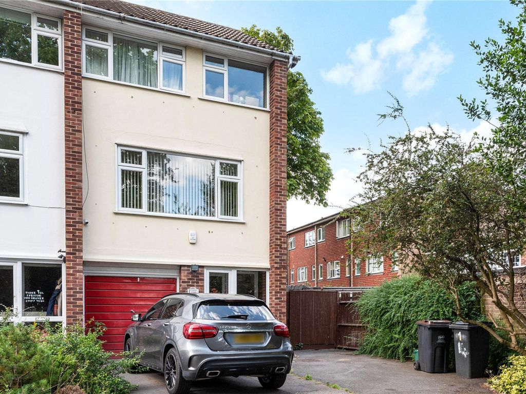 4 bed end terrace house for sale in Oaklands Road, Bromley, Kent BR1, £475,000