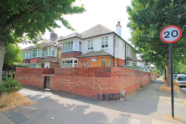 2 bed flat for sale in Wish Road, Hove BN3, £400,000