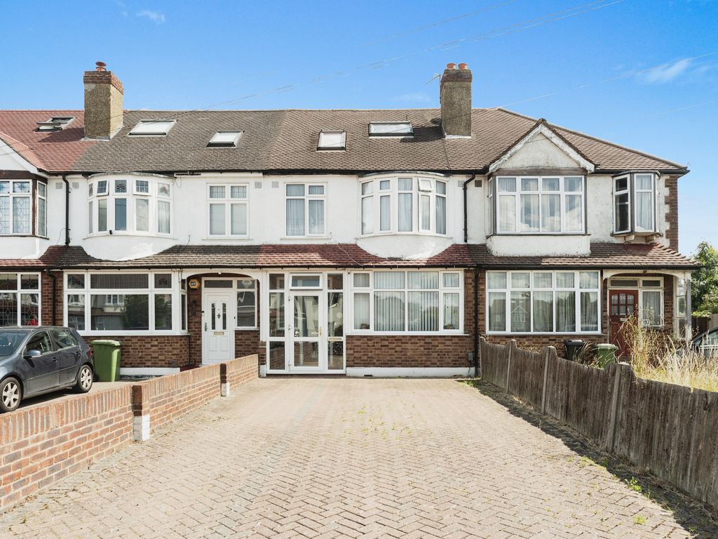 4 bed terraced house for sale in Fairford Gardens, Worcester Park KT4, £575,000