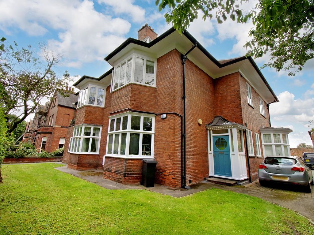 2 bed flat for sale in The Avenue, York YO30, £355,000