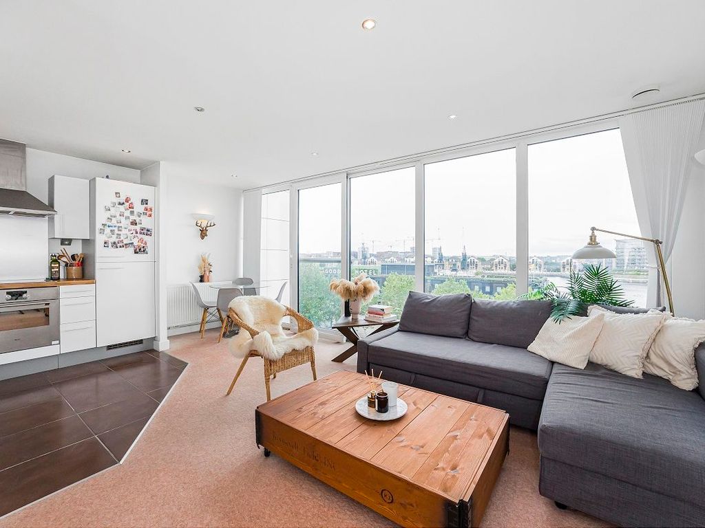 1 bed flat for sale in Adriatic Apartments, Royal Victoria E16, £350,000