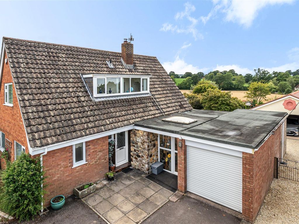 3 bed detached bungalow for sale in Blagdon Hill, Taunton TA3, £585,000