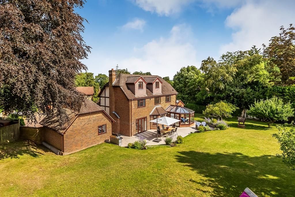 6 bed detached house for sale in Cedar Drive, Fetcham KT22, £1,550,000