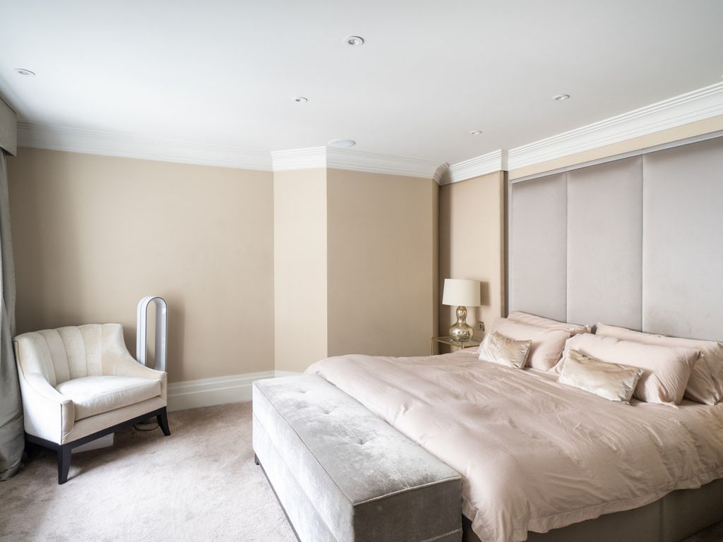 2 bed flat for sale in South Audley Street, London, 2 W1K, £2,850,000