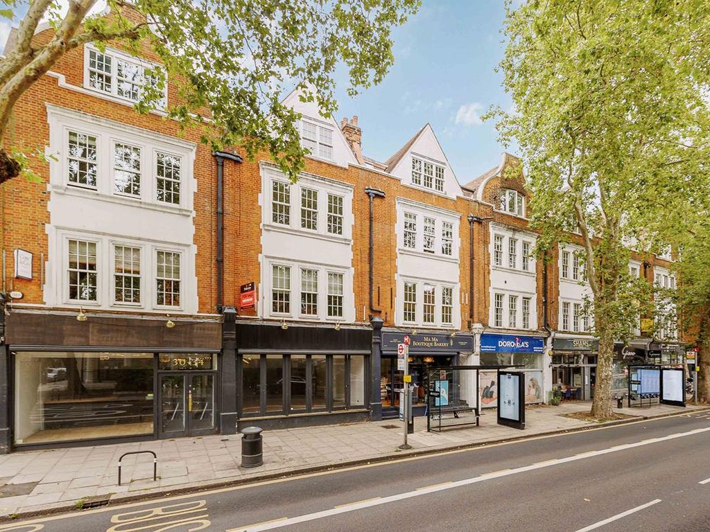 1 bed flat for sale in Chiswick High Road, London W4, £435,000