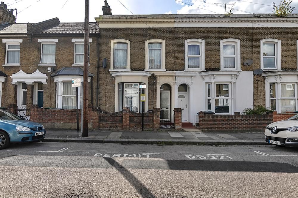 3 bed terraced house for sale in Denmark Street, London N17, £540,000