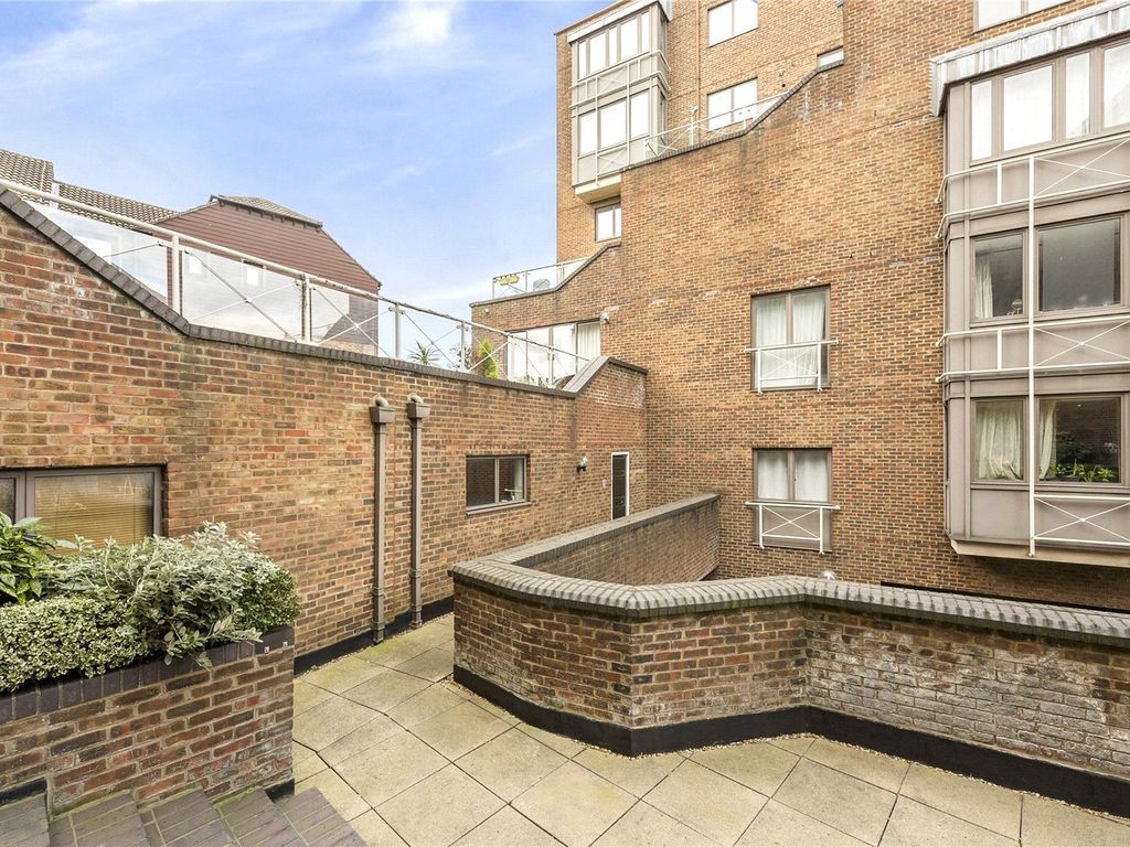 3 bed flat for sale in Cumberland Mills Square, Cubitt Town E14, £550,000
