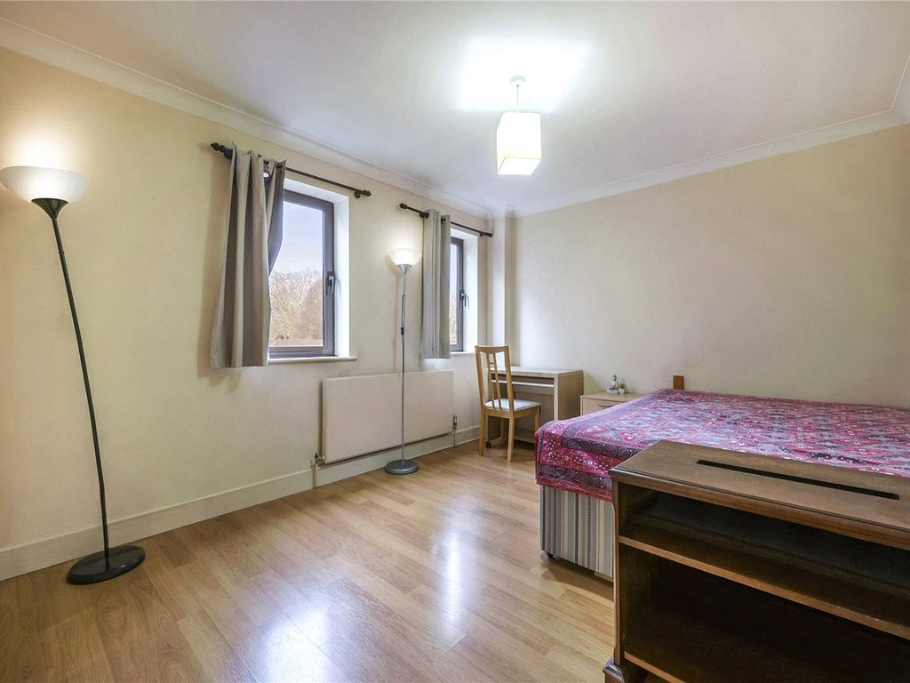 3 bed flat for sale in Cumberland Mills Square, Cubitt Town E14, £550,000