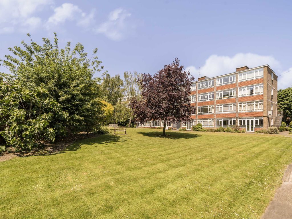 2 bed flat for sale in Kersfield Road, London SW15, £540,000