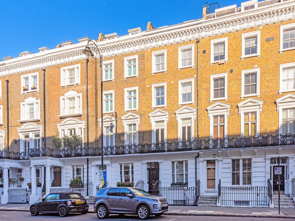 2 bed flat for sale in Oakley Street, London SW3, £2,150,000