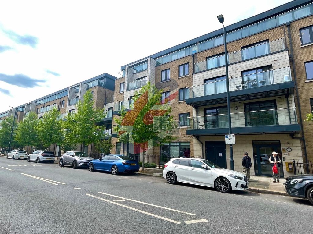 1 bed flat for sale in Kilburn Park Road, London NW6, £520,000