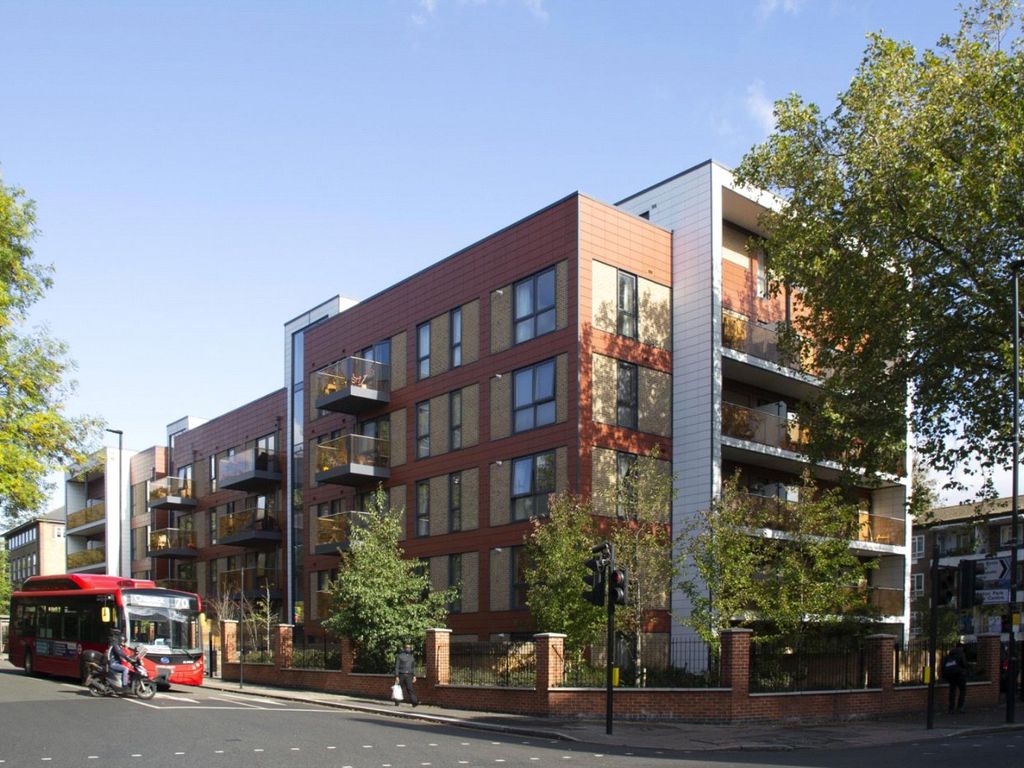 1 bed flat for sale in East Acton Lane, London W3, £400,000