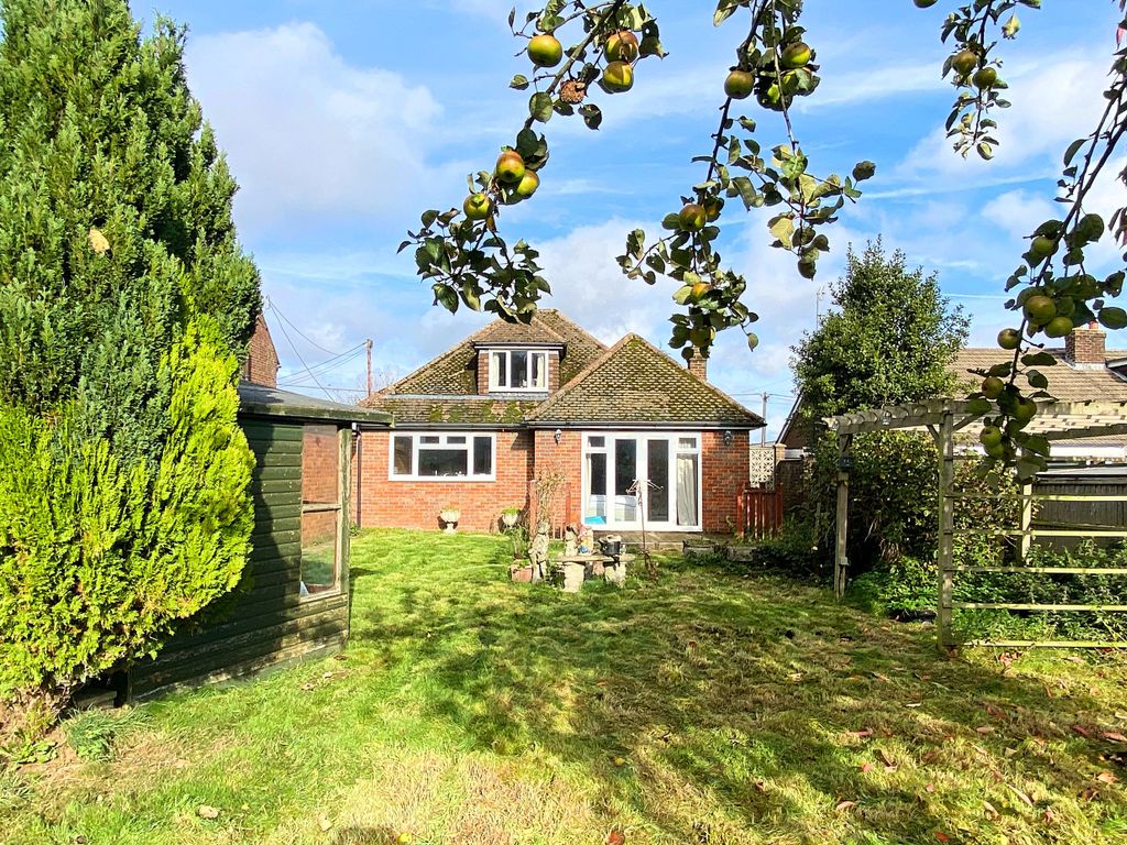4 bed detached bungalow for sale in Common Road, Kensworth, Dunstable, Bedfordshire LU6, £525,000