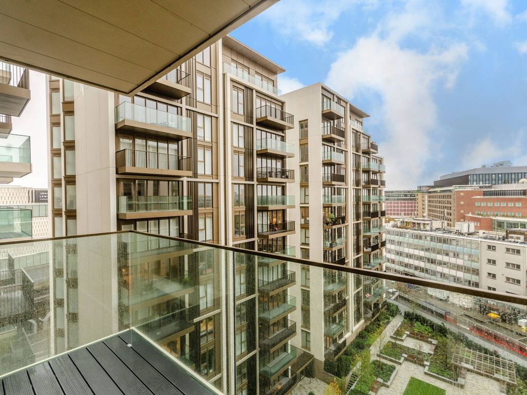 1 bed flat for sale in White City Living, White City, London W12, £750,000