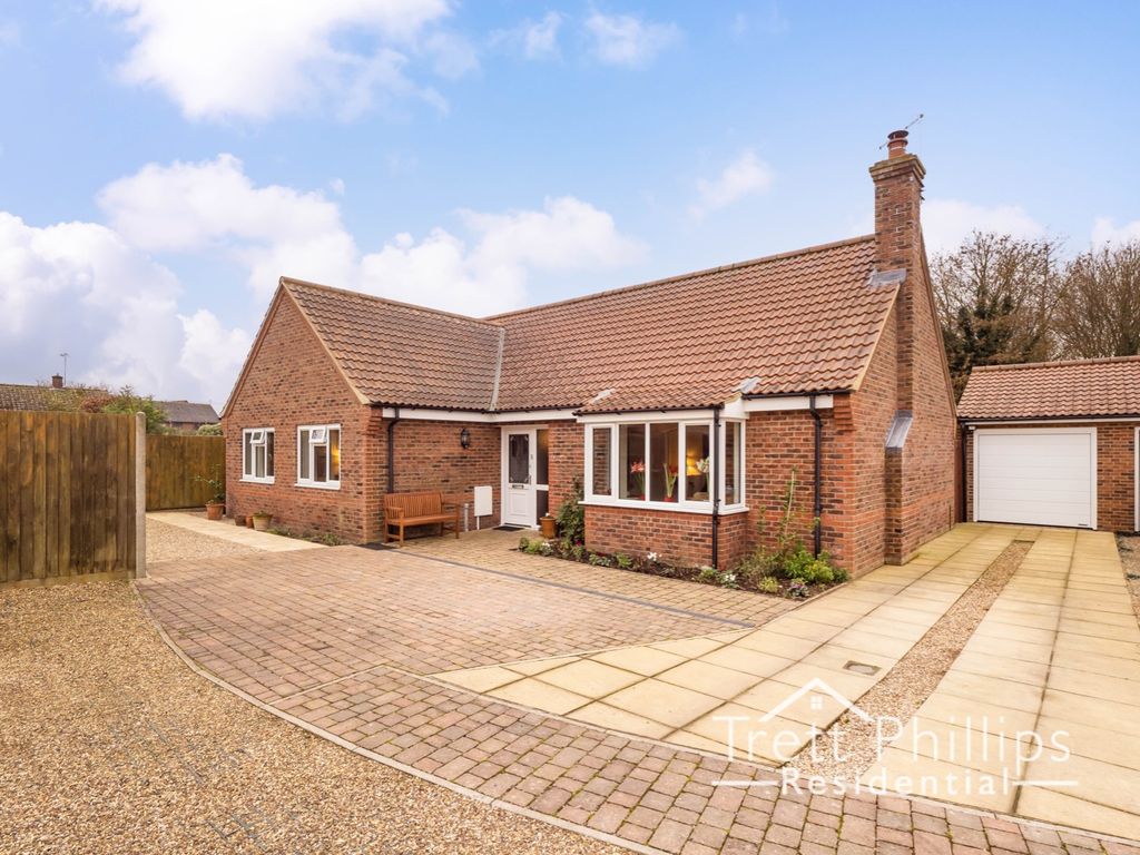 3 bed bungalow for sale in St. Johns Gardens, Stalham, Norwich, Norfolk NR12, £400,000