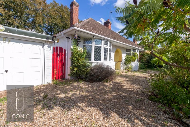 4 bed detached bungalow for sale in Drayton High Road, Drayton, Norwich NR8, £325,000