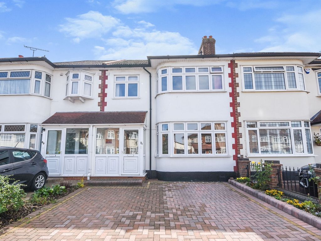 3 bed terraced house for sale in Stanley Avenue, Gidea Park, Romford RM2, £550,000