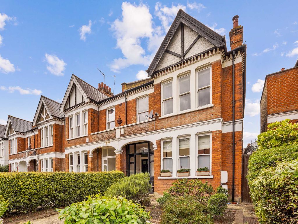 4 bed flat for sale in Valley Road, London SW16, £550,000