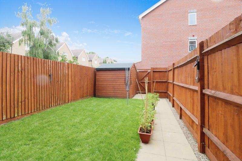 4 bed town house for sale in Chadwick Road, Slough SL3, £515,000