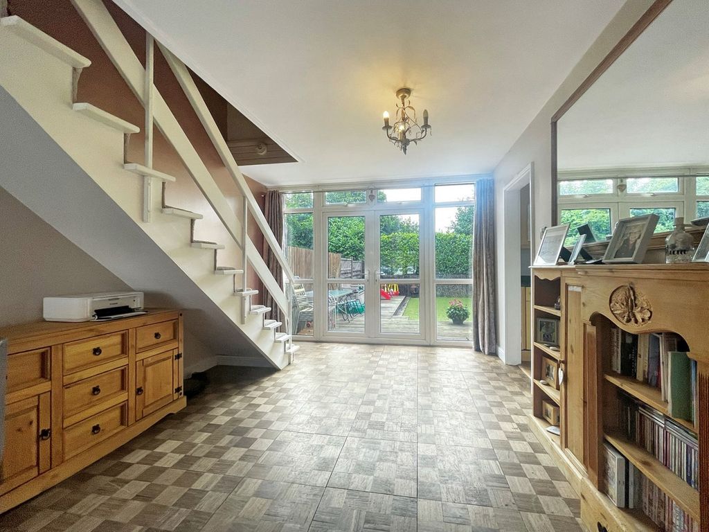 4 bed terraced house for sale in Cumberland Close, Amersham HP7, £585,000
