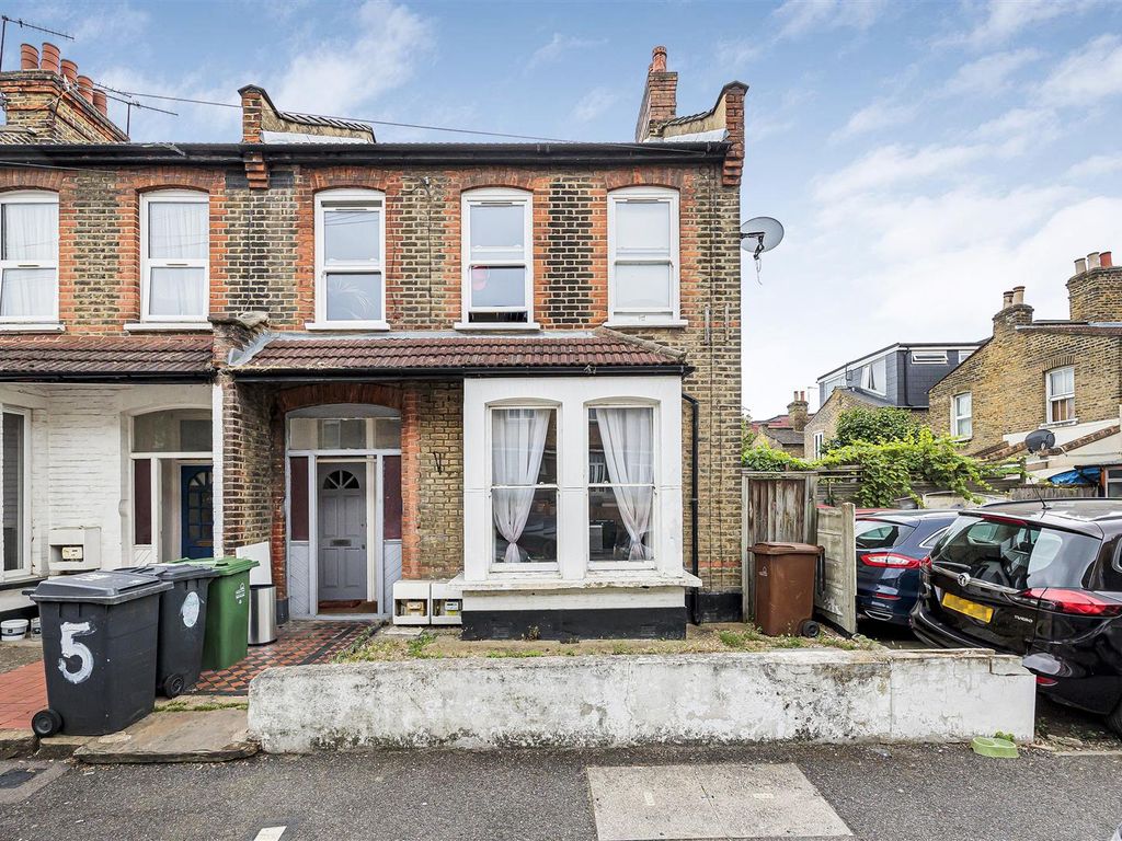 2 bed flat for sale in Morley Road, London E10, £400,000