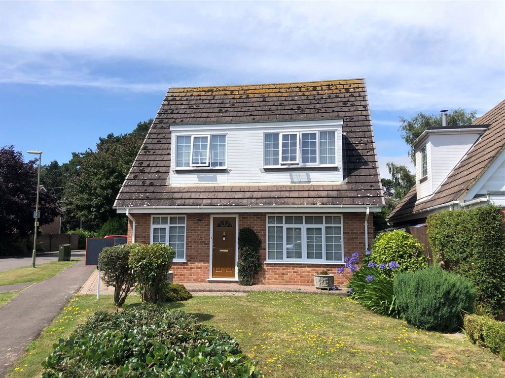 4 bed detached house for sale in Silverdale, Barton On Sea, Hampshire BH25, £550,000