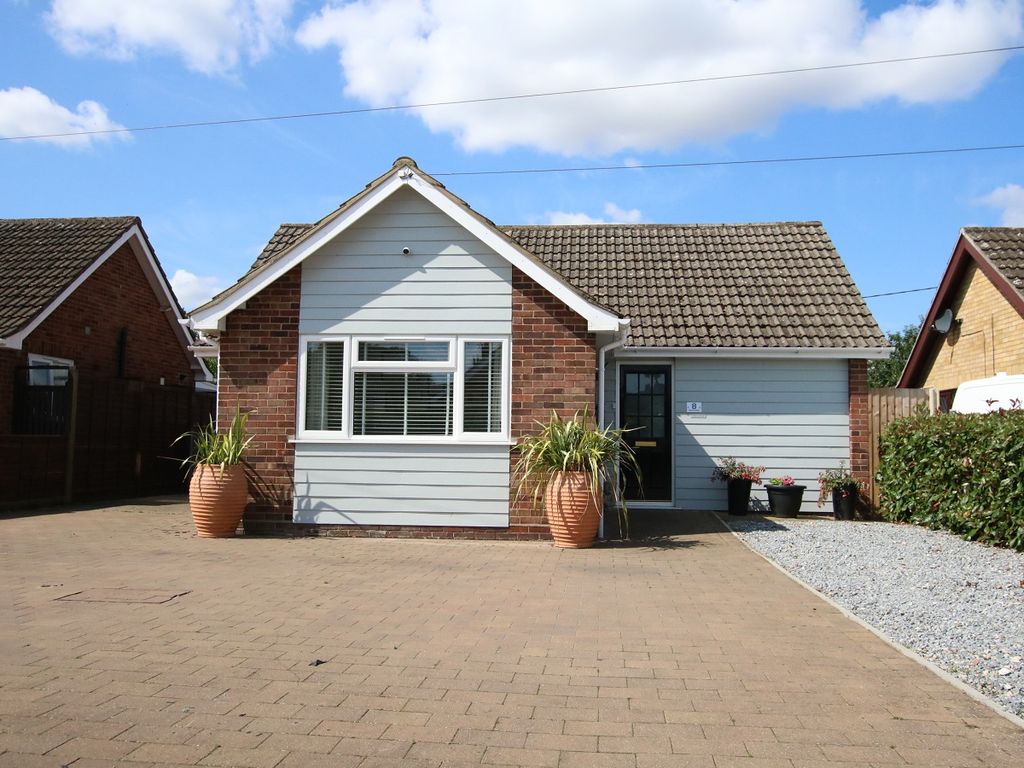 2 bed detached bungalow for sale in Bacon Road, Barham, Ipswich, Suffolk IP6, £370,000