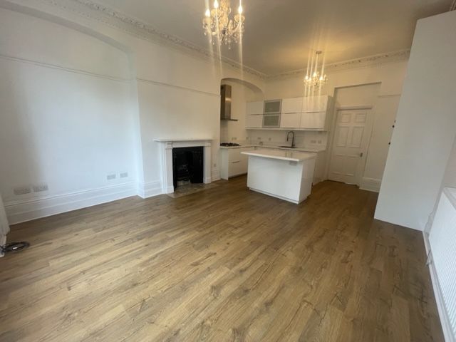 2 bed flat to rent in Apsley Road, Clifton, Bristol BS8, £1,650 pcm