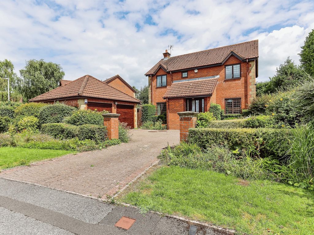 4 bed detached house for sale in Fairthorn Close, Thornhill, Cardiff CF14, £600,000