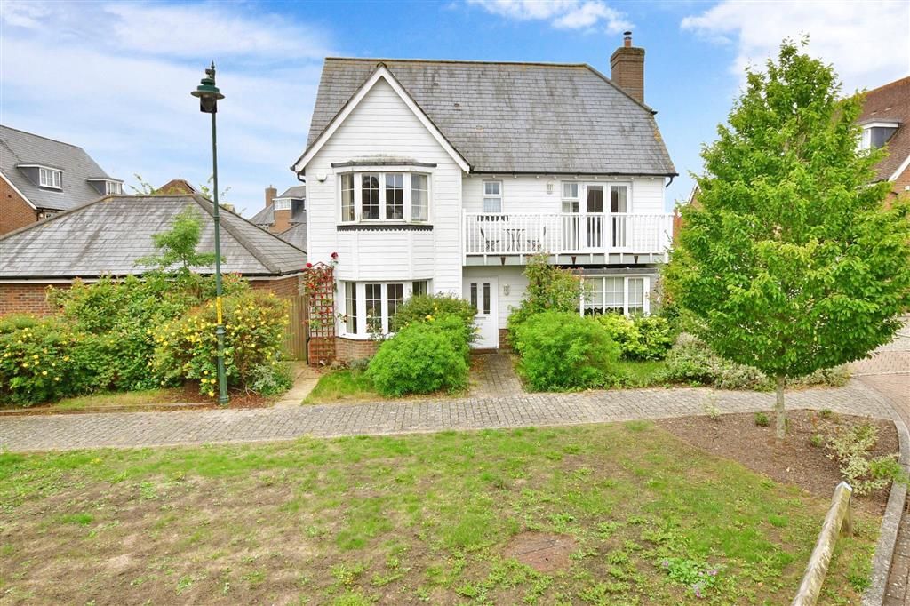5 bed detached house for sale in Windsor Road, West Malling, Kent ME19, £650,000