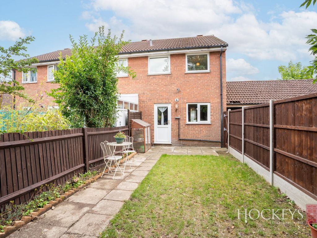2 bed terraced house for sale in Caribou Way, Cambridge CB1, £375,000