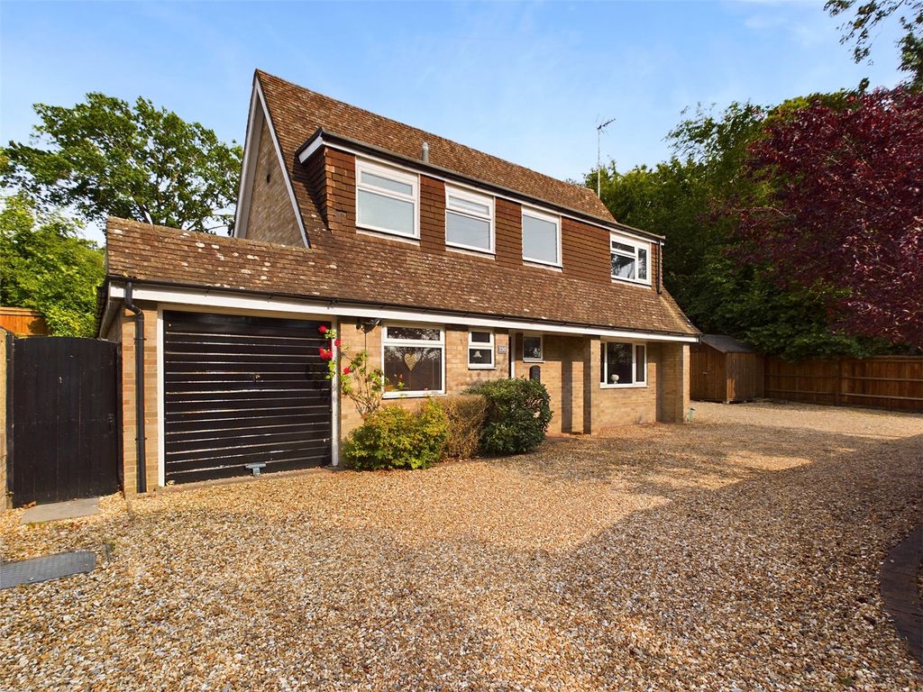 4 bed detached house for sale in Vale Road, Ash Vale, Surrey GU12, £650,000