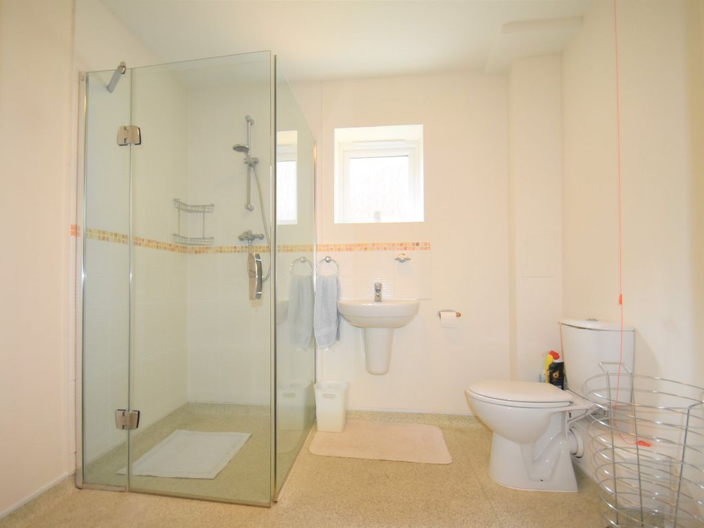 2 bed flat for sale in Patrons Way East, Denham Garden Village, Denham, Buckinghamshire UB9, £425,000