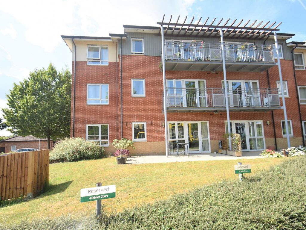 2 bed flat for sale in Patrons Way East, Denham Garden Village, Denham, Buckinghamshire UB9, £425,000