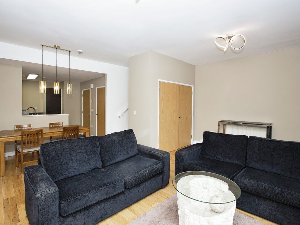 2 bed flat for sale in Devons Road, London E3, £435,000