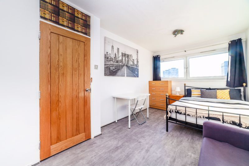 4 bed flat for sale in Field Road, London W6, £450,000