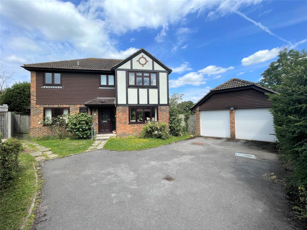 4 bed detached house for sale in Cheney Close, Binfield, Berkshire RG42, £700,000