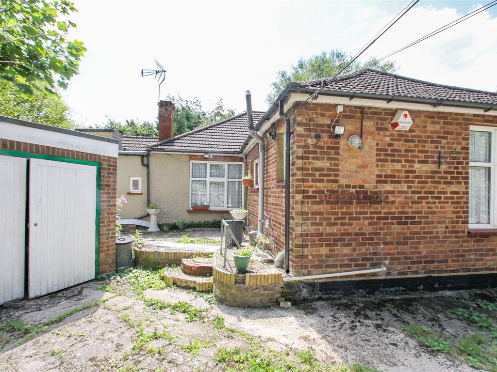 4 bed detached bungalow for sale in Cowley Mill Road, Uxbridge UB8, £650,000