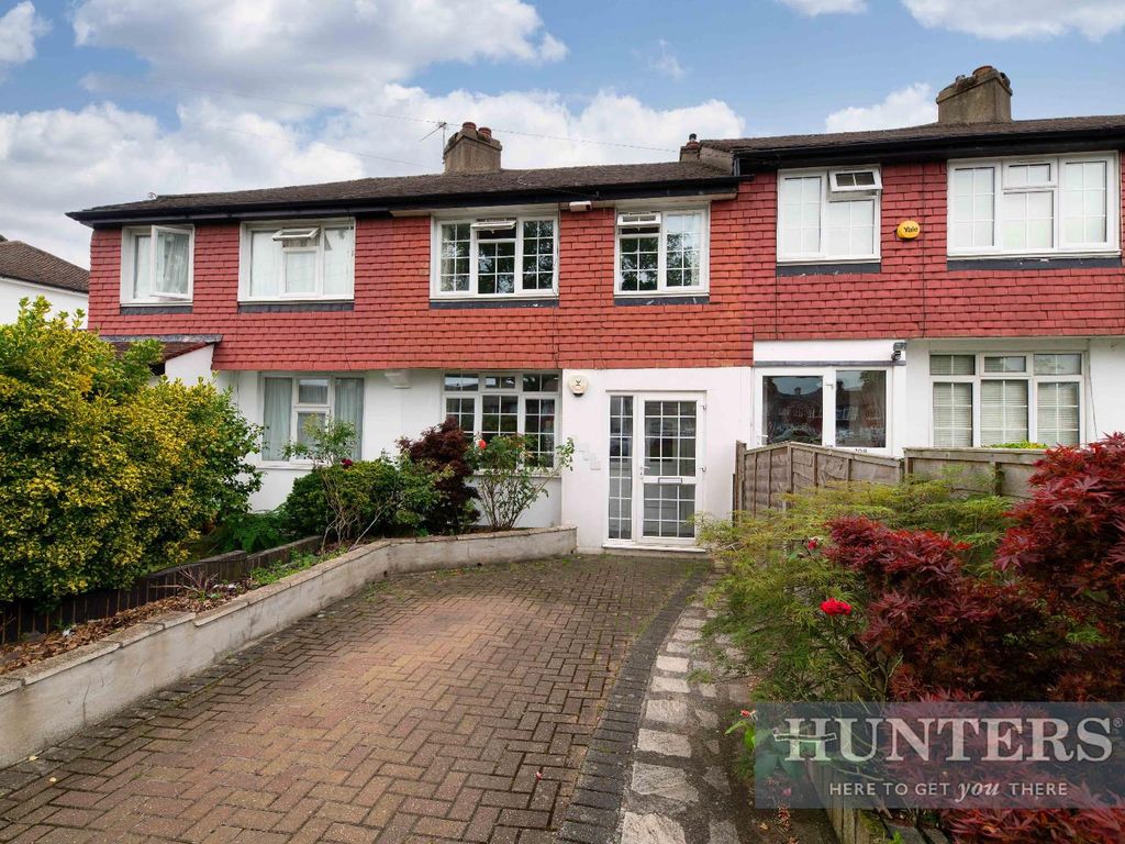 3 bed terraced house for sale in Knollmead, Tolworth, Surbiton KT5, £450,000